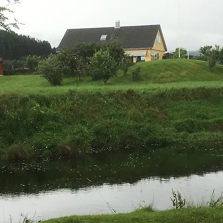 مزرعة للإقامة Eikeland Gard *